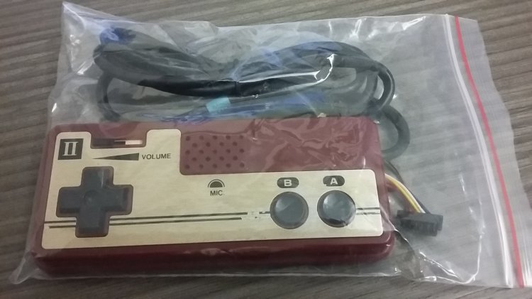 Famicom controller pad - Player 2 - Click Image to Close
