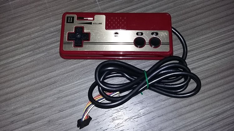 Famicom controller pad - Player 2 - good condition - Click Image to Close