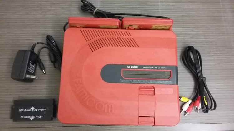 Sharp Twin Famicom console system - AN500R - Click Image to Close
