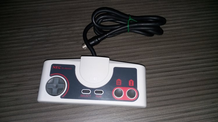 Pc-Engine controller pad - white version - Click Image to Close