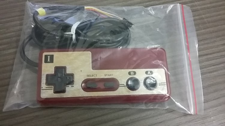Famicom controller pad - Player 1 - Click Image to Close