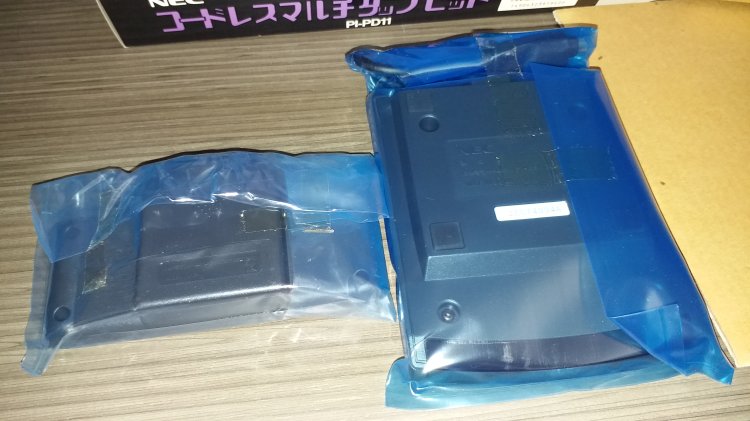 Pc-Engine Wireless controller pad set - Like New condition - Click Image to Close