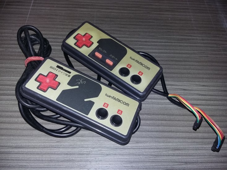 Famicom Twin AN500-B original controller pad - Player 1 & 2 - Click Image to Close